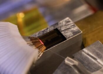 Extend the Spectrum, Laser Light glows on photonics chip, Nano Digest.