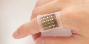 A skin patch that is worn detects hemoglobin in deep tissue. Nano Digest.