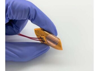 New 3D graphene-nanowire "sandwich". Nano Digest.