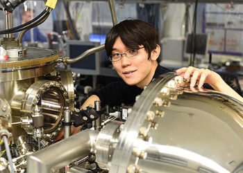 How electrons behave in light. Nano Digest