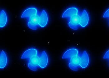 A small robot with its own hands. Nano Digest.