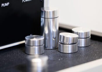 New Storage Technology keeps the Nanosurface Clean. Nano Digest.