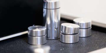 New Storage Technology keeps the Nanosurface Clean. Nano Digest.