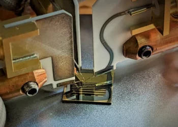 Cutting Edge Transistors for future semiconductors. Nano Digest.